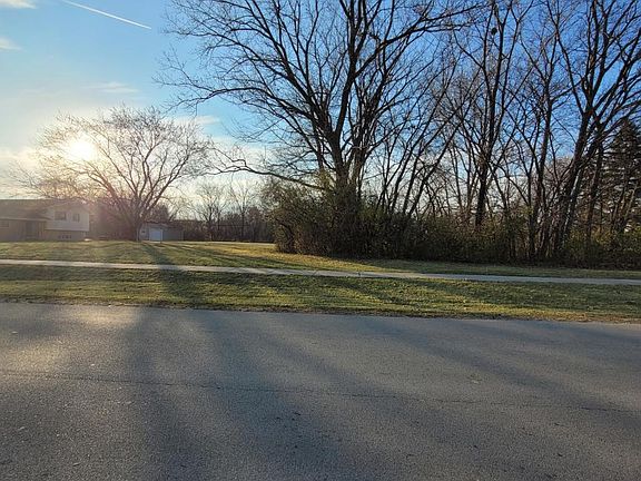 5th image of 150 W Sidney Ave