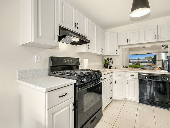 3rd image of 57 Sprucewood Blvd