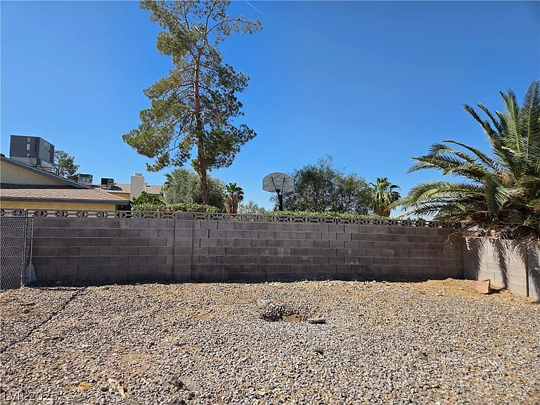 1745 Mount Hood St — Photo 67