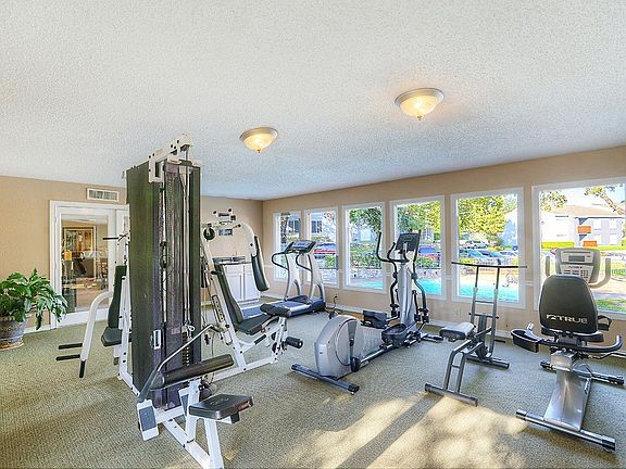 4th image of 4515 Gardendale St #2102