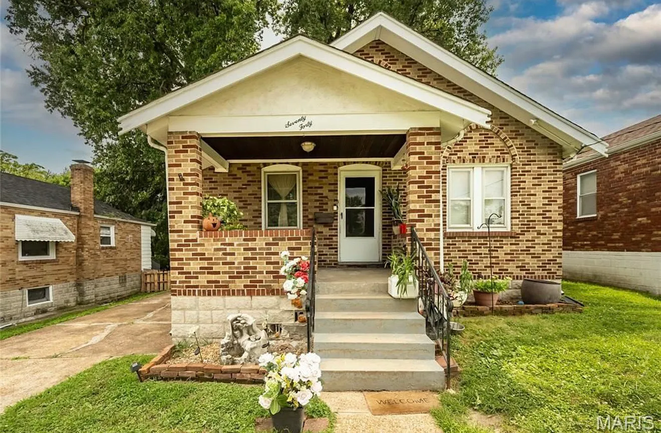 2 bed, 925 sqft, $1,195 — Photo 1