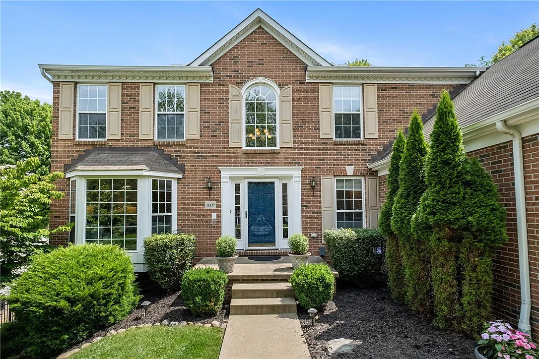 312 Kenney Dr photo 1