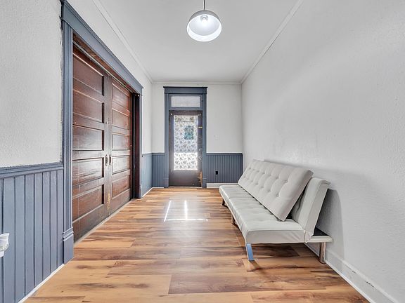 4th image of 105 N Lexington Ave