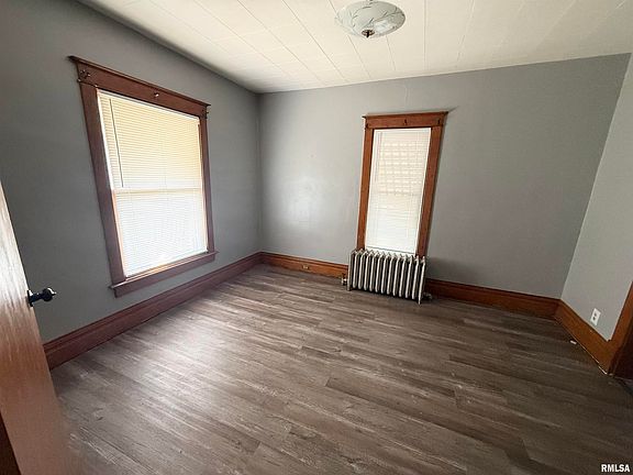 5th image of 717 W Macqueen Ave
