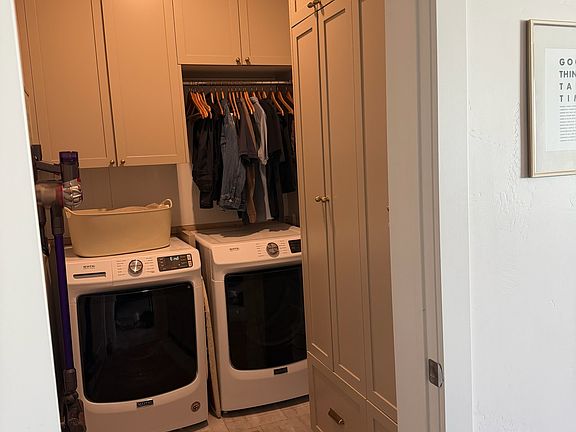 Newly Renovated Laundry/ Mudroom
