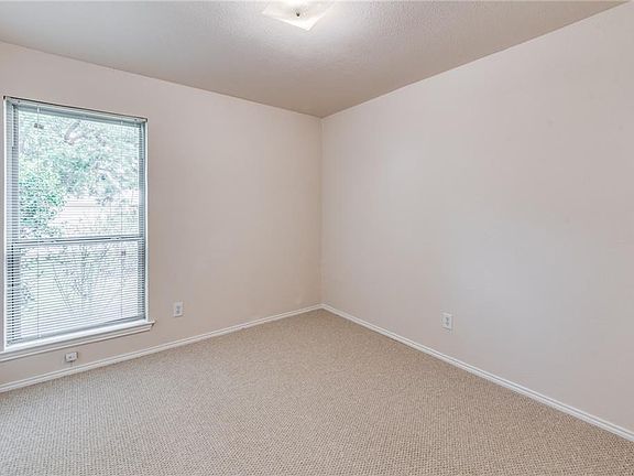5th image of 1313 N Creek Dr