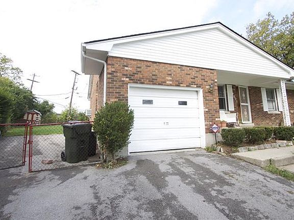 3rd image of 1831 Barksdale Dr