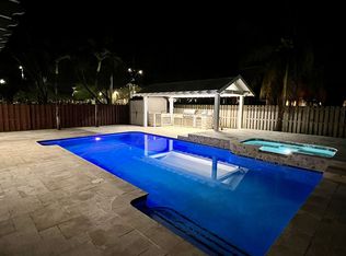 15202 SW 40th Ter, Miami, FL 33185