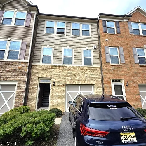 76 Albert Ct Photo 1