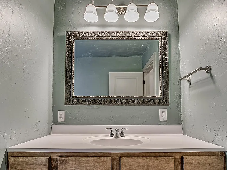 2110 N Kelley Ave — Photo 20
