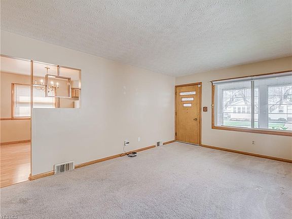 2nd image of 866 Minota Ave