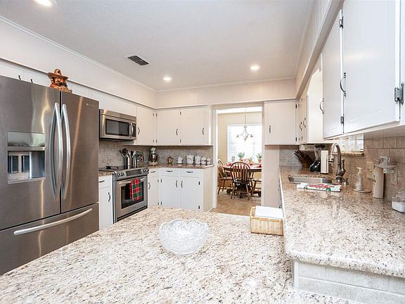 5th image of 2801 Amberwood Dr