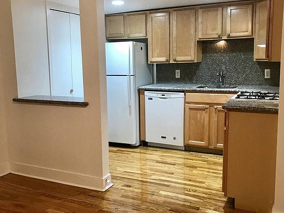3rd image of 24 Park Pl #1