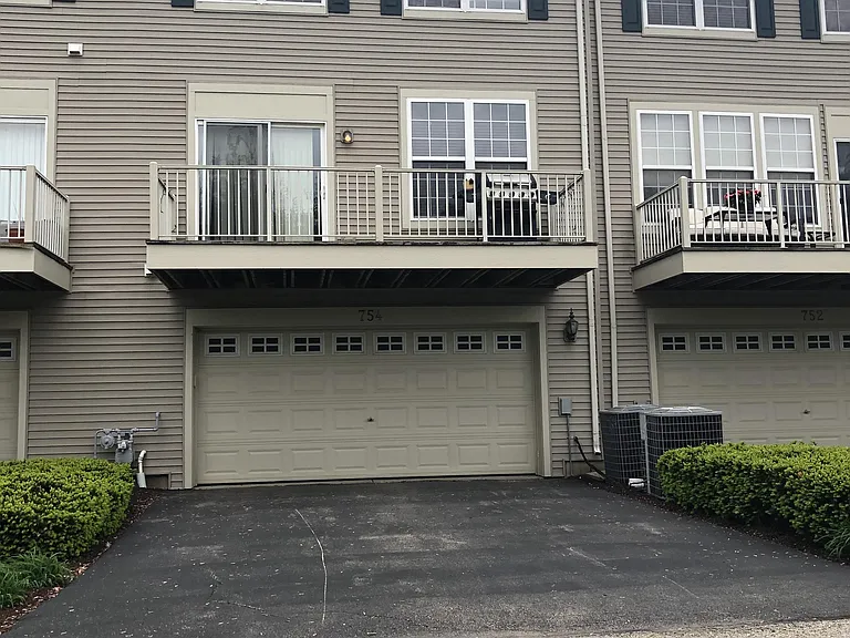 754 Thornbury Ct #1 — Photo 2