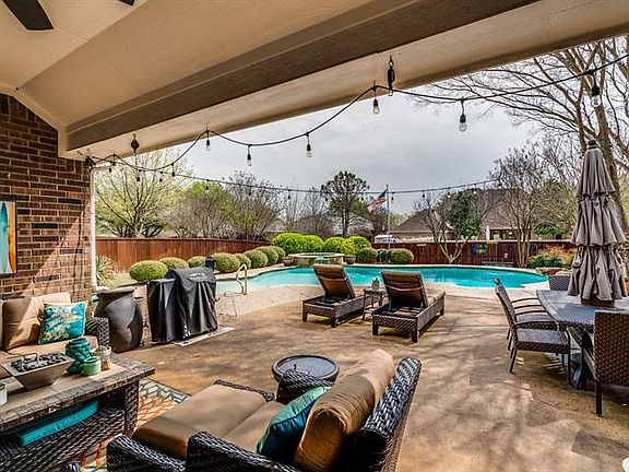 2nd image of 108 Robin Glen Ln
