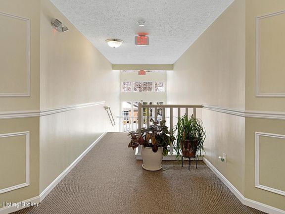 3rd image of 9206 Hawthorne Pointe Dr Unit 202
