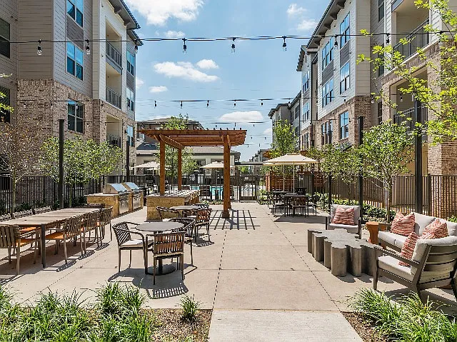 Outdoor Kitchen and Lounge