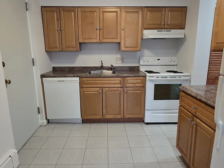 65 Miller St #A4 — Photo 4