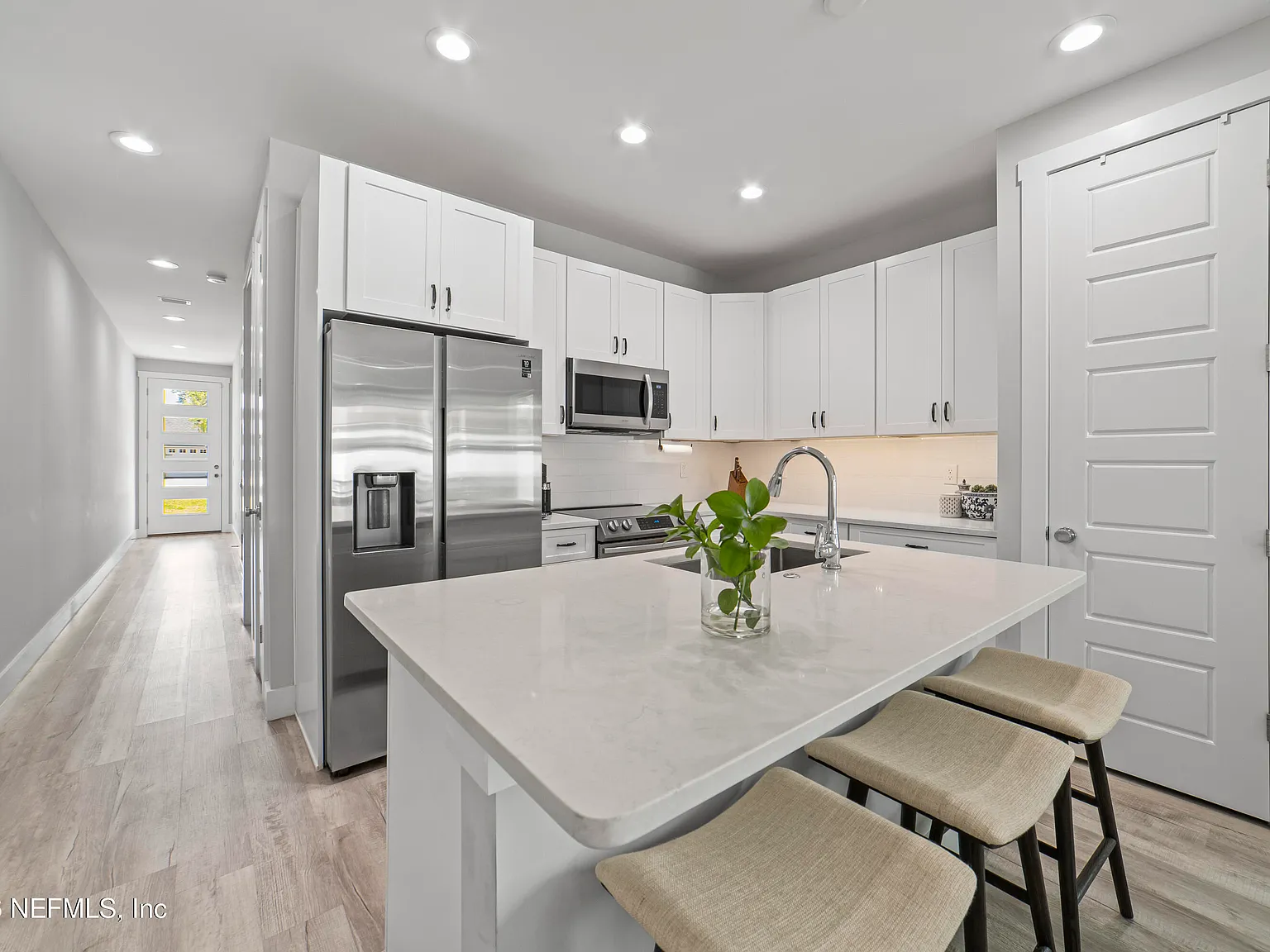 4 bed, 2.5 bath, 1808 sqft, $3,600 — Photo 3