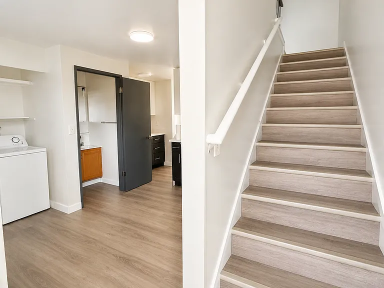 703 Woodford Ave N #2 — Photo 2
