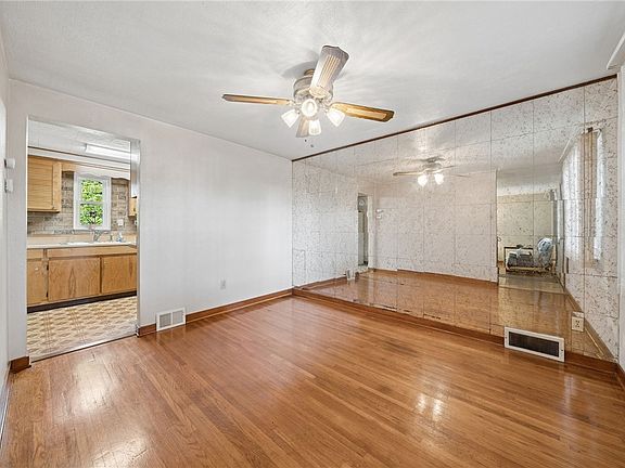 2nd image of 115 Williams Pl