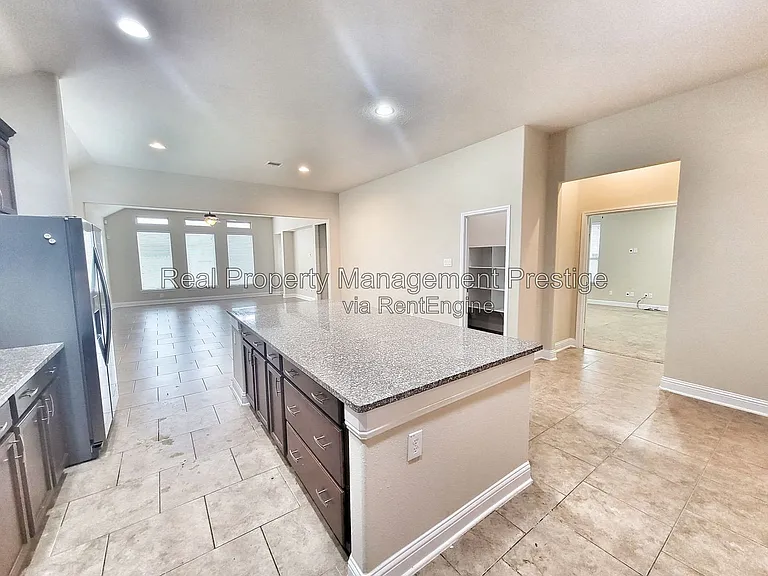 4820 Piares Ln — Photo 8