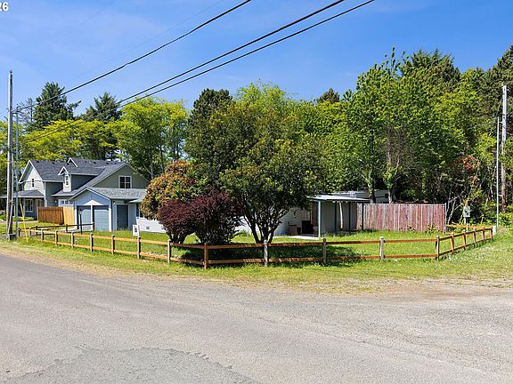 3rd image of 55 Alderwood St