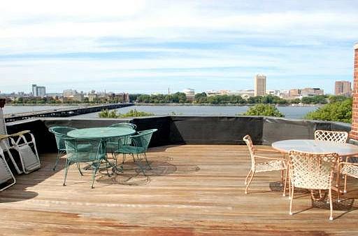 1st image of 458 Beacon St APT 1