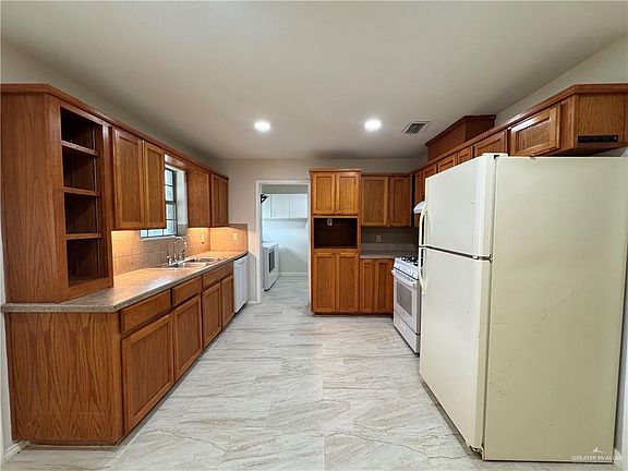 5th image of 2841 Sycamore Ave