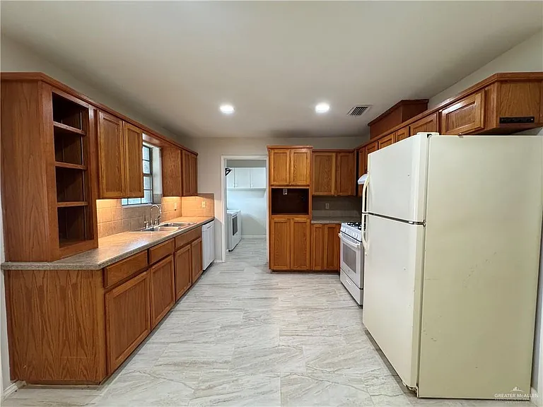 2841 Sycamore Ave — Photo 5