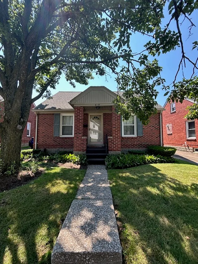 618 Cranberry — Photo 1