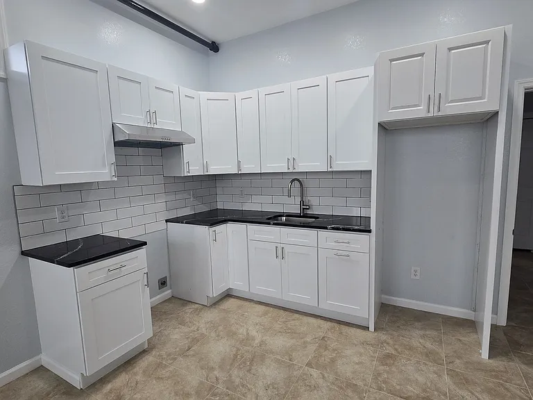 657 W Main St #1 — Photo 5