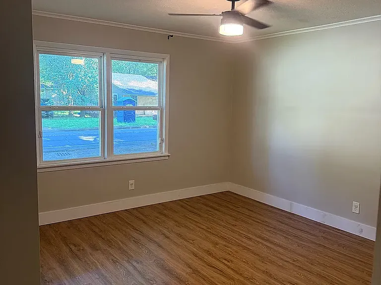 422 S Green St — Photo 7