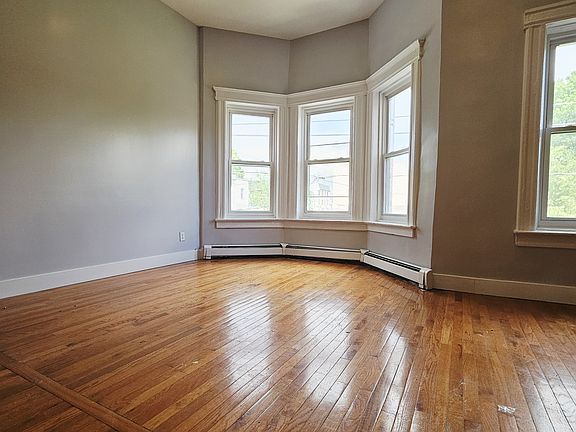 4th image of 581 Bramhall Ave #2A