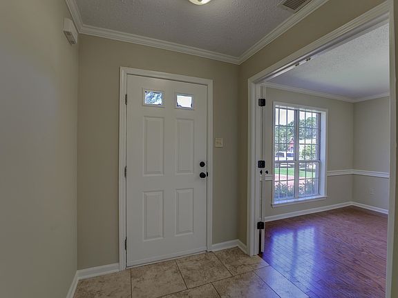 4th image of 110 Lakewood Dr