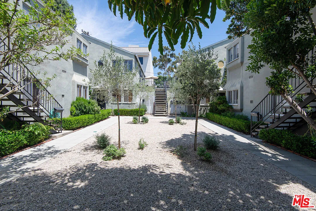 1 bed, 1.0 bath, 800 sqft, $2,695 — Photo 1