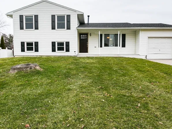 7981 Amor Dr, Clay, NY 13041