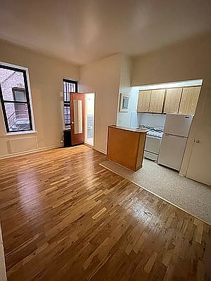 5th image of 220 E 29th St #1S