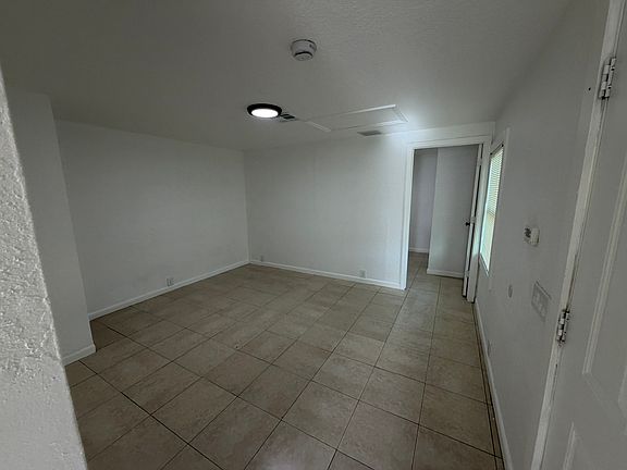 2nd image of 926 S F St #2