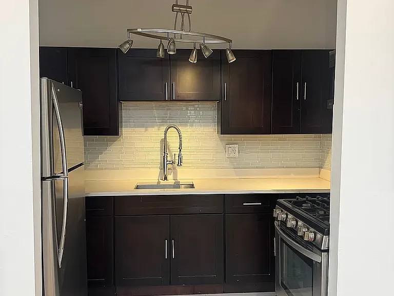 228 Monroe St #4 — Photo 3