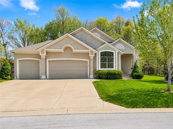 971 E 121st Ter, Olathe, KS 66061