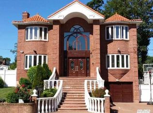 25275 Brattle Ave, Little Neck, NY 11362