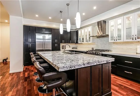 Sold by Avenue Sotheby's International Realty | media 22