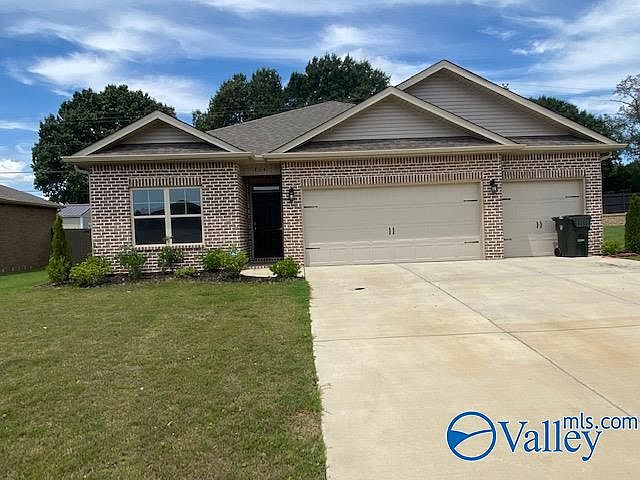 1st image of 204 Lakewater Cir