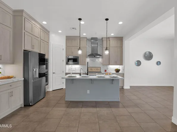 2282 E TOMAHAWK Drive, Gilbert, AZ 85298