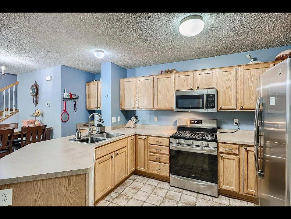 2nd image of 6174 Marlowe Ave NE