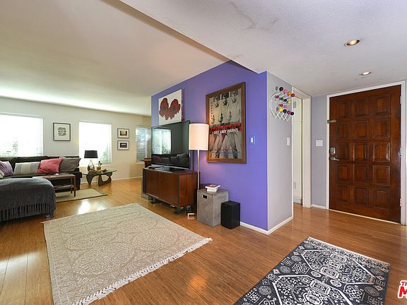 2nd image of 10847 Blix St Unit 1