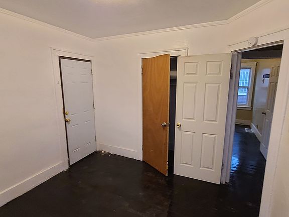 4th image of 15839 Kentucky Ave #15839