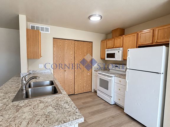 4th image of 1805 E Overland Rd #11