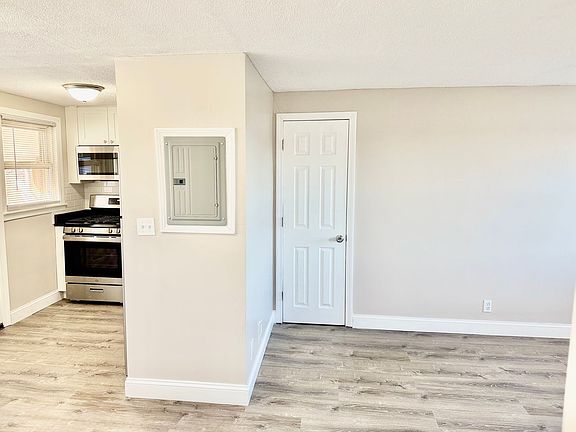 4th image of 102 Shawomet Ave #100-04